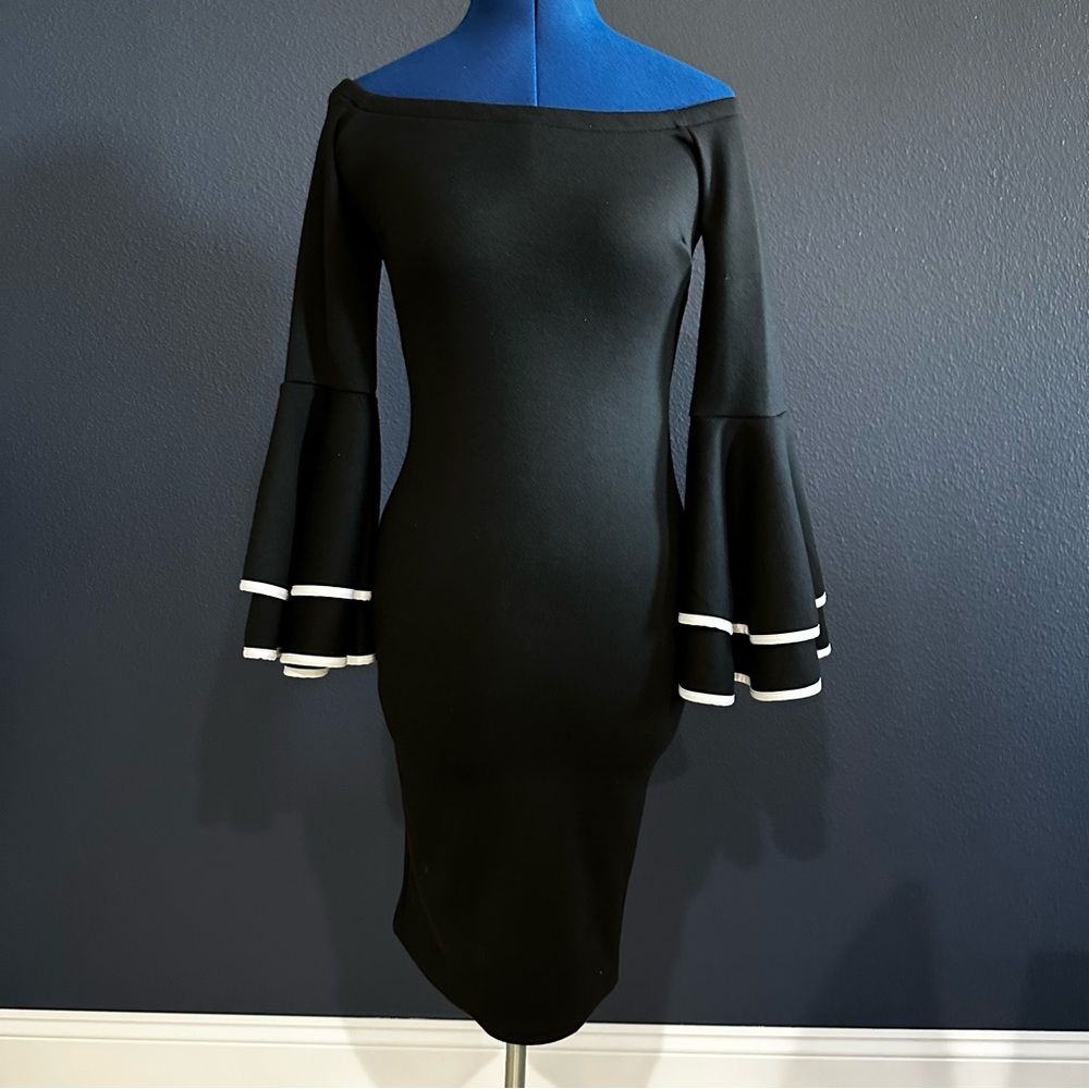 VENUS black/white bell sleeve dress size XS